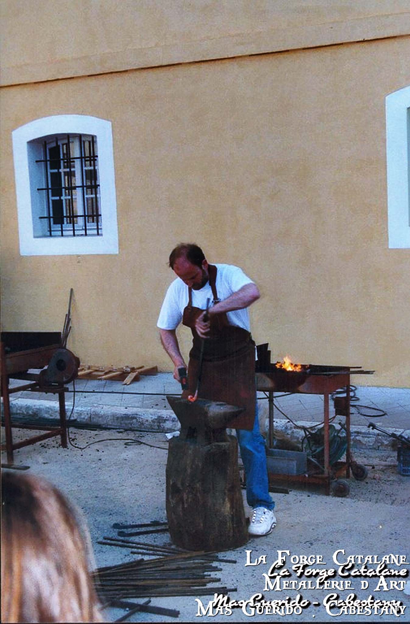 Louis Moles demonstration forge en public couvent des minimes perpignan forge catalane.jpg